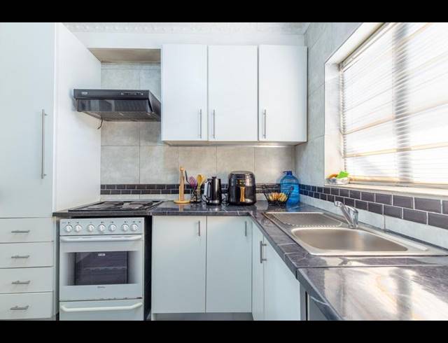 1 BEDROOM APARTMENT FOR SALE IN CLARENDON